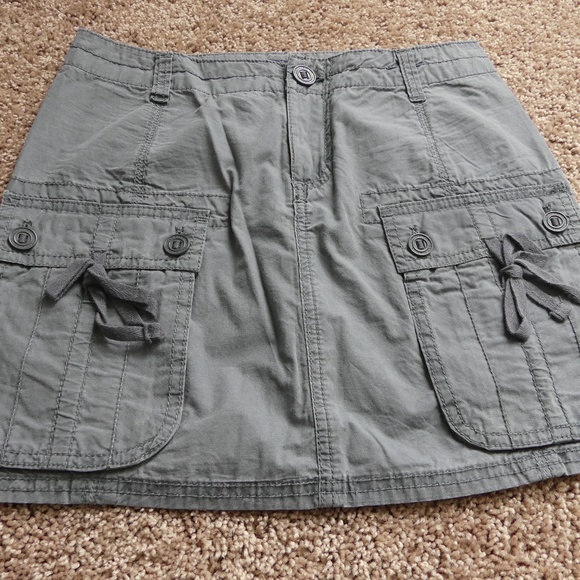 gap cargo skirt